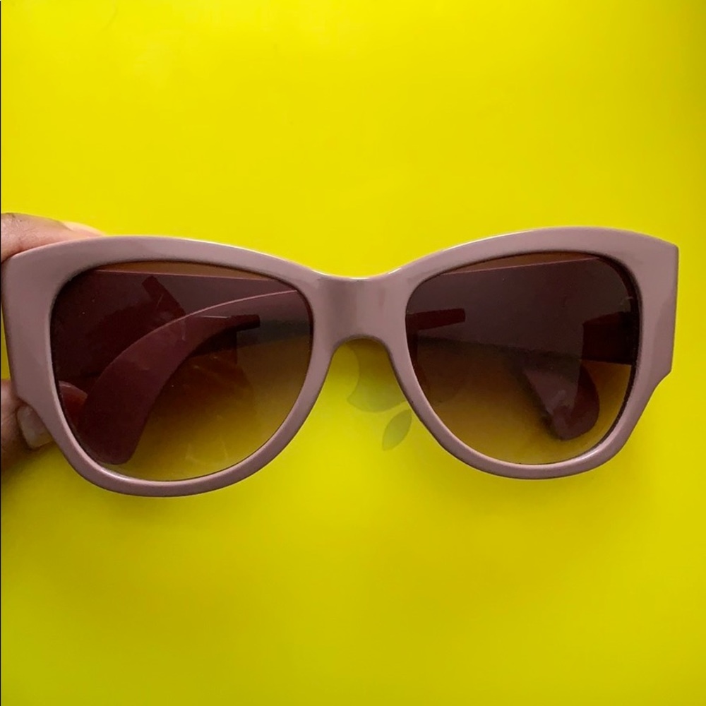 Nude/pink sunglasses
